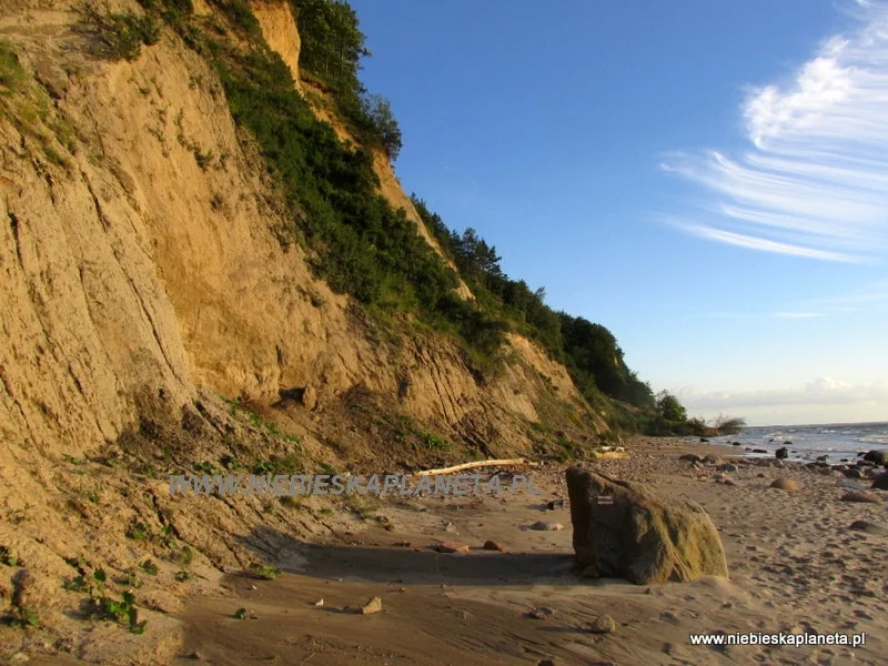 Strome klify na szlaku czerwonym z Międzyzdrojów do Wisełki