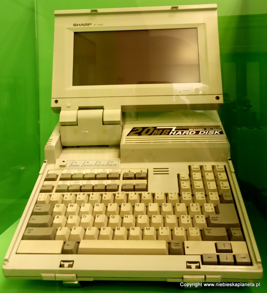 Jeden z pierwszych laptopow firmy Sharp