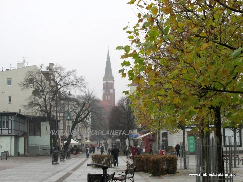 Kościół św Jerzego z perspektywy ulicy Monet Casino
