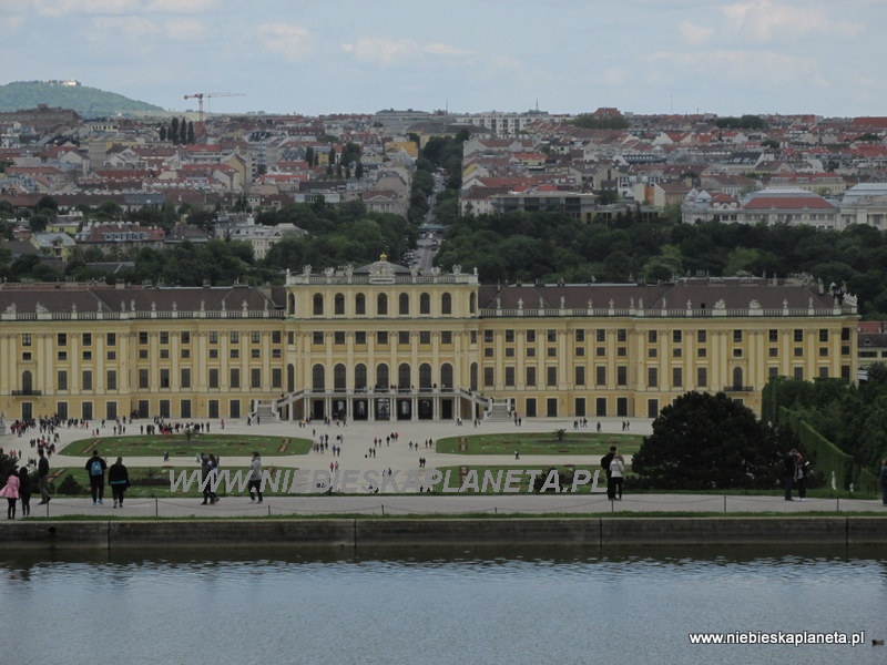 Widok na Pałac Schonbrunn z Glorietty